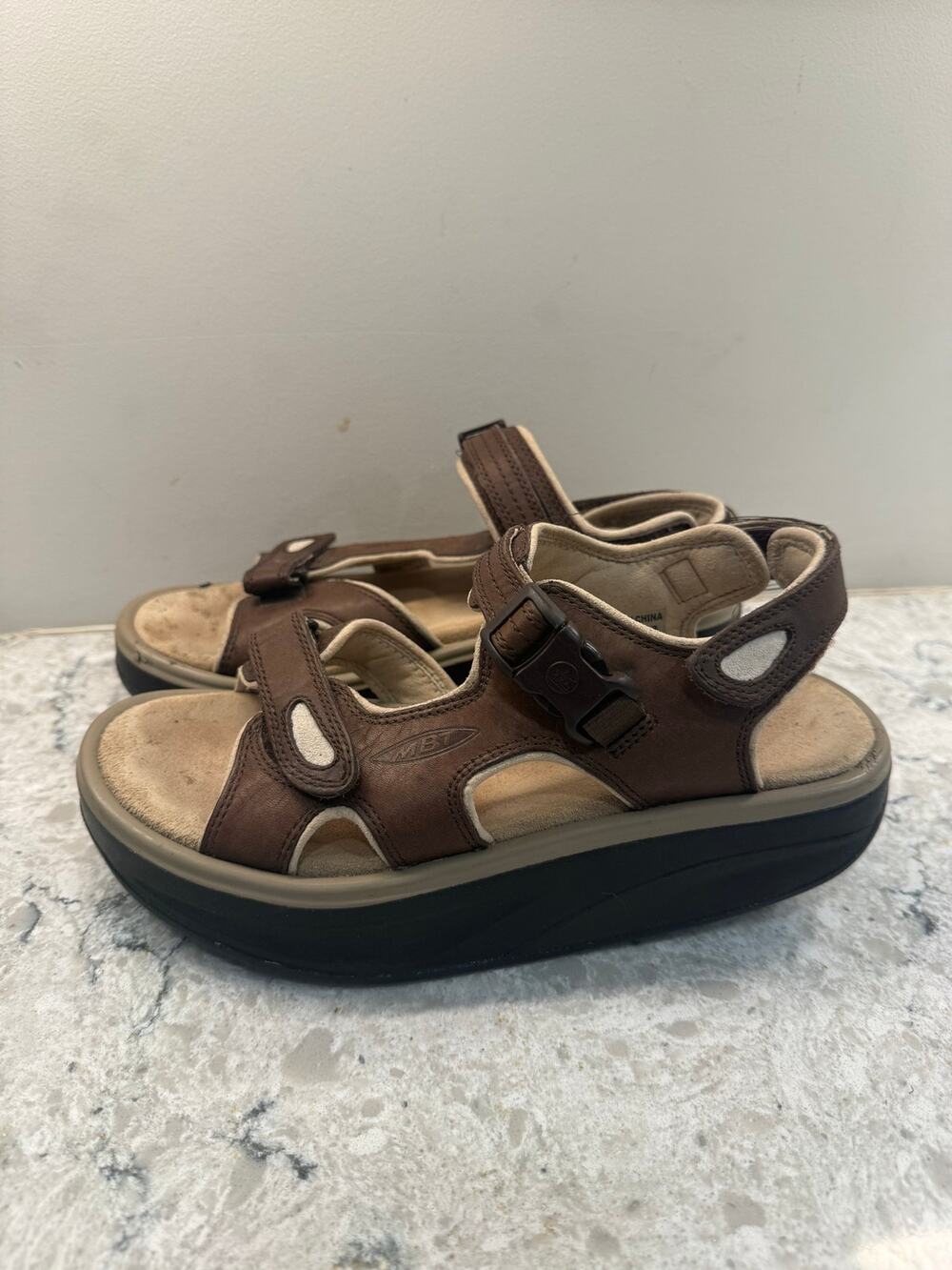 MBT Kisumu 3S Womens Size 8.5 39 Sport Sandal 3 Adjustable Straps Rocker Nubuck
